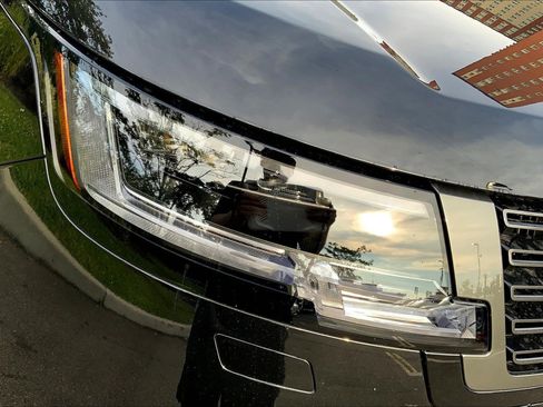 New 2025 Land Rover Range Rover SE image 13