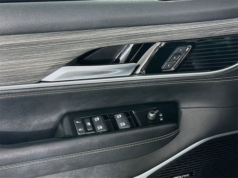 Used 2024 Jeep Wagoneer L Series II w/ Flexible Seating Group image 24