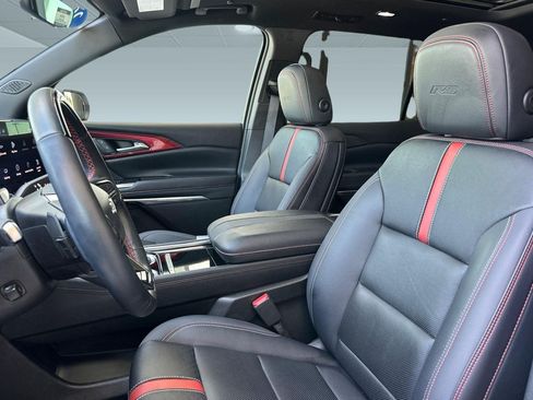 Used 2025 Chevrolet Traverse RS w/ LPO, Floor Liner Package AWD/4WD image 5