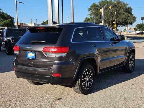 Used 2018 Jeep Grand Cherokee Laredo RWD image 8