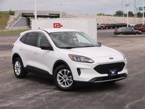 Used 2022 Ford Escape SE FWD image 2