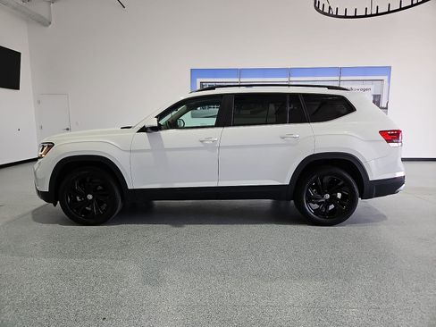 Used 2023 Volkswagen Atlas SE w/ Black Wheel Package FWD image 5