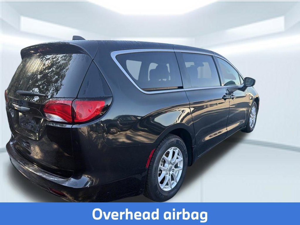 Used 2023 Chrysler Voyager LX FWD image 9