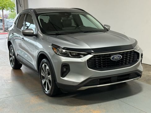 Used 2024 Ford Escape Platinum AWD/4WD image 5