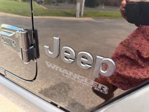 Used 2022 Jeep Wrangler Unlimited Sport AWD/4WD image 14