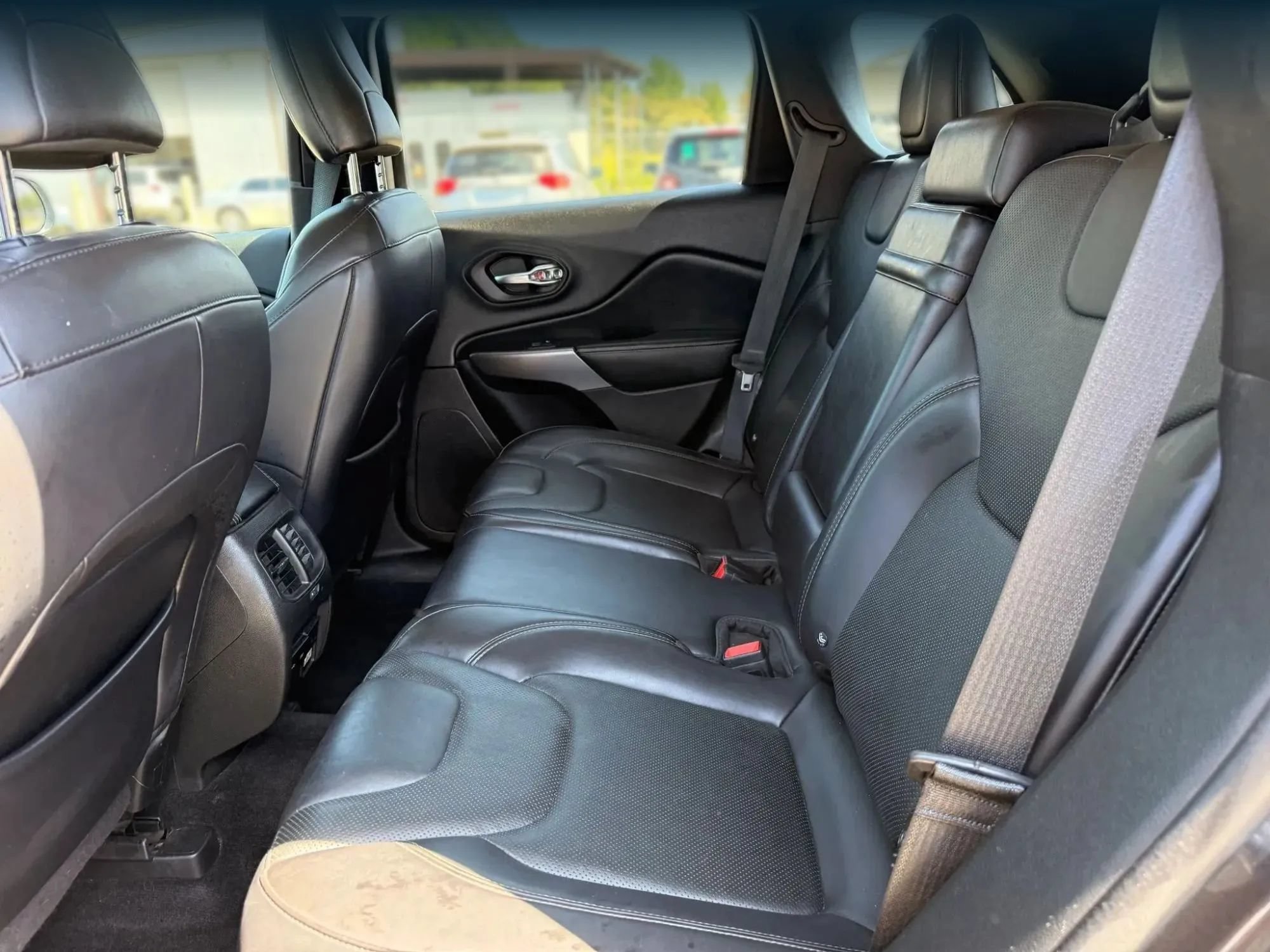 Used 2019 Jeep Cherokee Limited w/ Technology Group AWD/4WD image 21