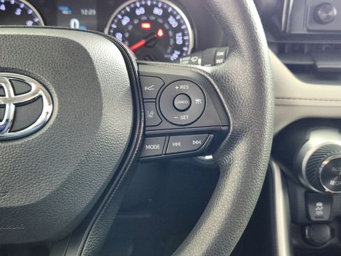 Used 2022 Toyota RAV4 XLE image 19