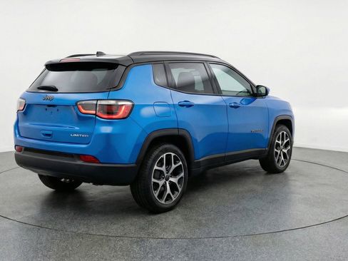 Used 2025 Jeep Compass Limited image 9