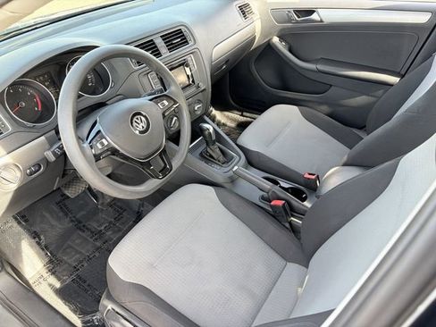 Used 2017 Volkswagen Jetta S image 5