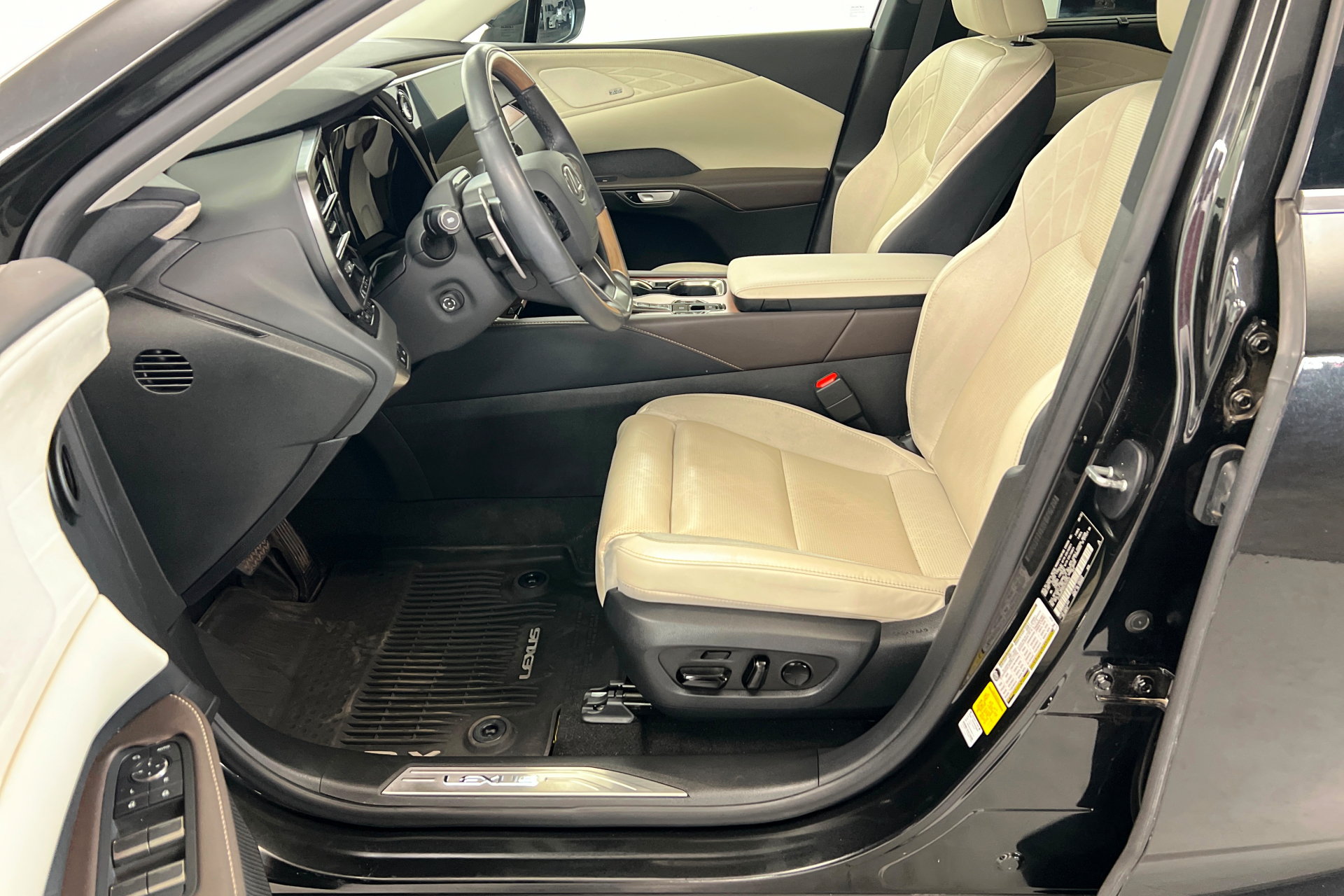 Used 2024 Lexus RX 350 AWD w/ Convenience Package image 18