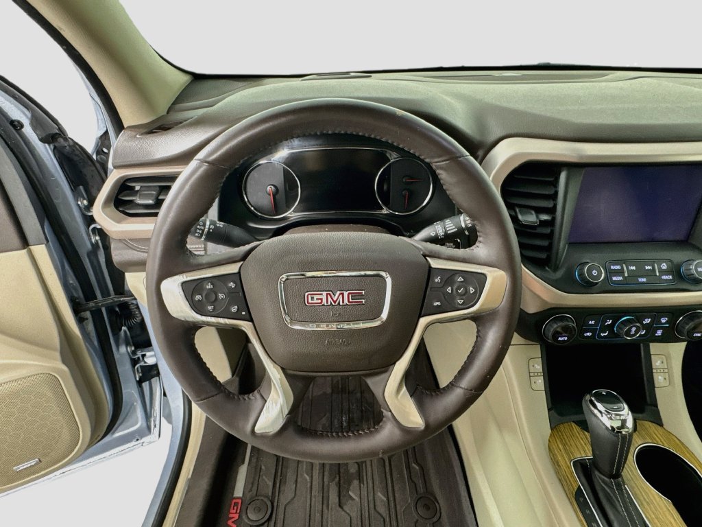 Used 2017 GMC Acadia Denali w/ Technology Package FWD image 11