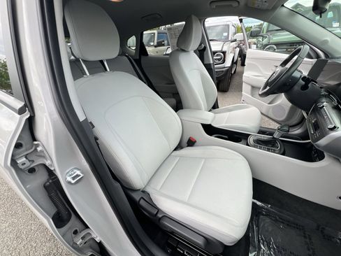 Used 2025 Hyundai Kona SEL FWD image 33