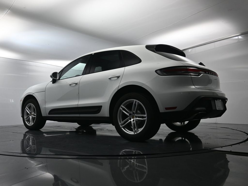 Certified 2025 Porsche Macan AWD/4WD image 48