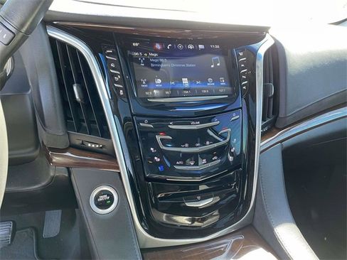 Used 2019 Cadillac Escalade Premium Luxury image 25