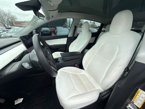 Used 2022 Tesla Model Y Long Range AWD/4WD image 3