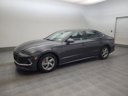 Used 2023 Hyundai Sonata SE FWD image 2