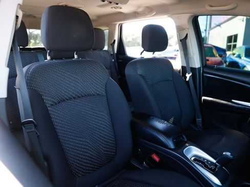 Used 2015 Dodge Journey SXT w/ Flexible Seating Group image 16