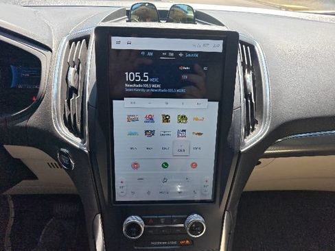 Used 2022 Ford Edge Titanium AWD/4WD image 11