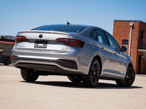 Used 2023 Volkswagen Jetta SE w/ Panoramic Sunroof Package FWD image 6