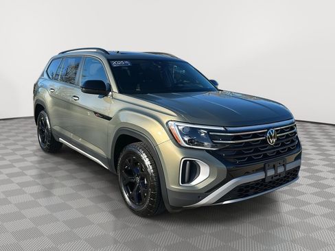 Certified 2025 Volkswagen Atlas Peak Edition SE AWD/4WD image 3