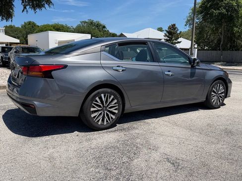 Used 2024 Nissan Altima 2.5 SV FWD image 5