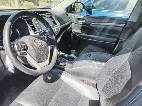 Used 2018 Toyota Highlander Limited Platinum AWD/4WD image 12