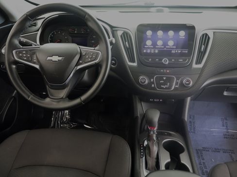 Used 2025 Chevrolet Malibu RS FWD image 2