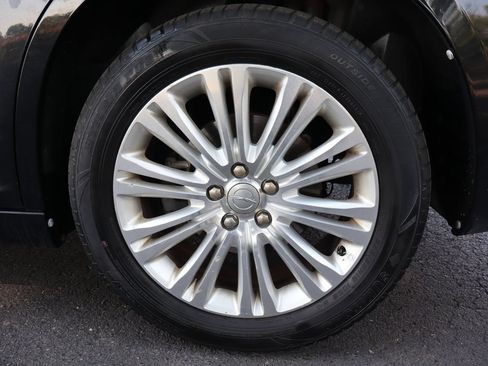 Used 2013 Chrysler 300 AWD w/ Driver Convenience Group image 41