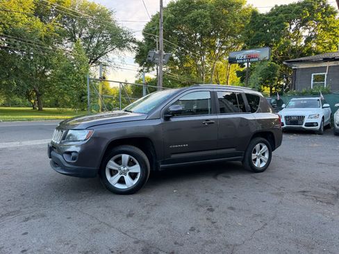 Used 2016 Jeep Compass Latitude FWD image 7