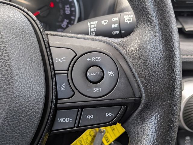 Used 2021 Toyota RAV4 LE AWD/4WD image 24