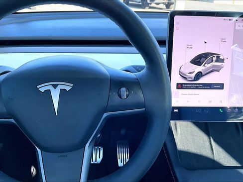 Used 2021 Tesla Model Y Long Range image 25