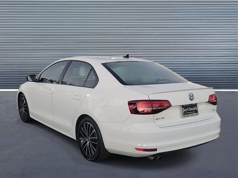Used 2016 Volkswagen Jetta Sport image 4