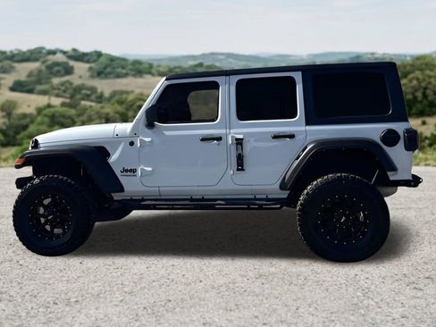 Used 2022 Jeep Wrangler Unlimited Sport AWD/4WD image 5