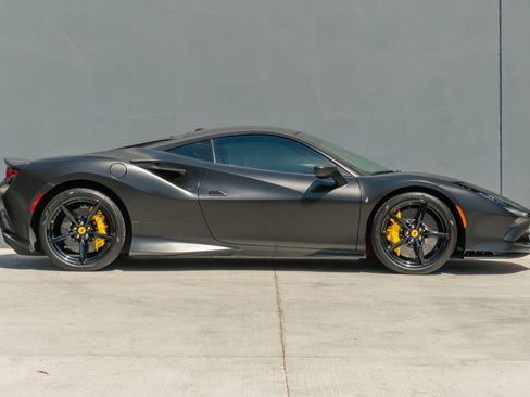 Used 2021 Ferrari F8 Tributo image 6