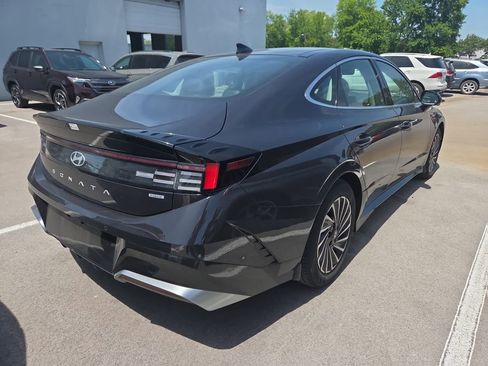 Certified 2025 Hyundai Sonata Limited FWD image 4