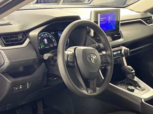 Used 2025 Toyota RAV4 XLE AWD/4WD image 15