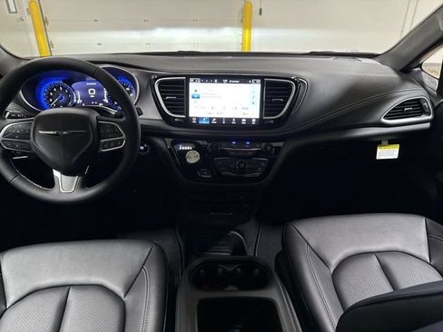 New 2026 Chrysler Pacifica Select AWD/4WD image 10