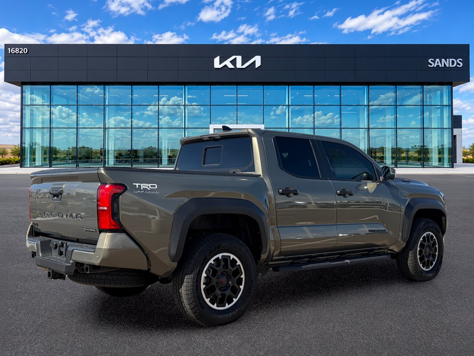 Used 2025 Toyota Tacoma TRD Off-Road w/ TRD Off Road Premium Package AWD/4WD image 4