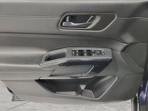 Used 2025 Nissan Pathfinder SV image 27