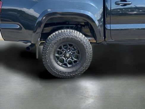 Used 2020 Toyota Tacoma SR5 AWD/4WD image 14