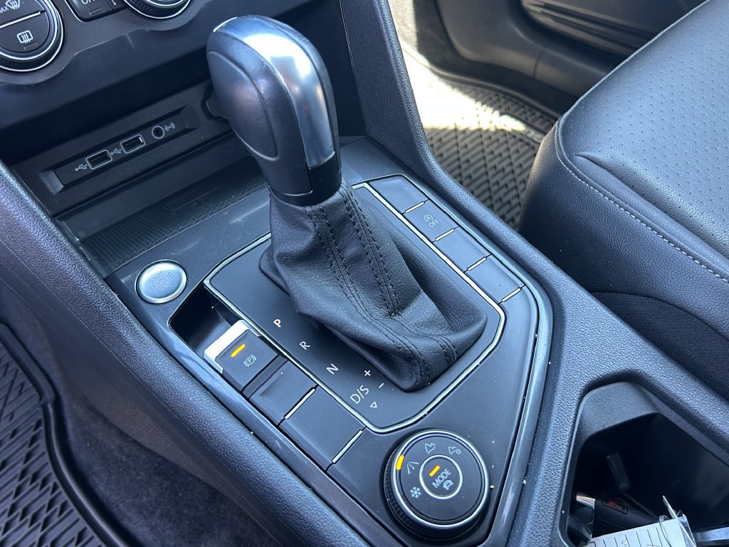 Used 2020 Volkswagen Tiguan SE AWD/4WD image 18