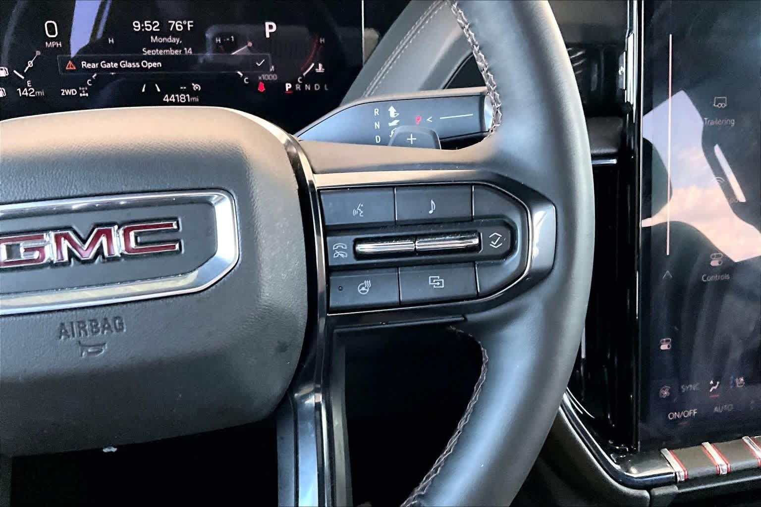Used 2025 GMC Yukon XL AT4 w/ AT4 Premium Package AWD/4WD image 25