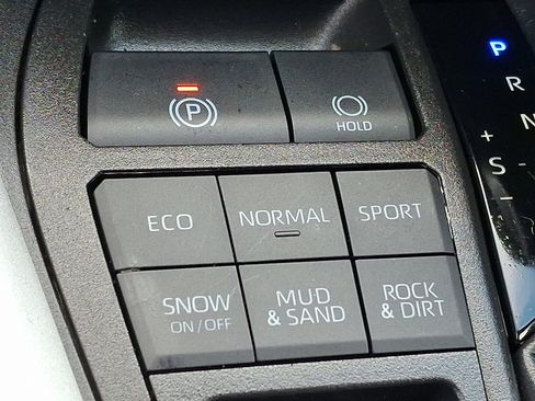 Used 2022 Toyota RAV4 XLE w/ Convenience Package image 24