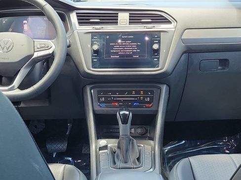 Used 2023 Volkswagen Tiguan SE FWD image 16