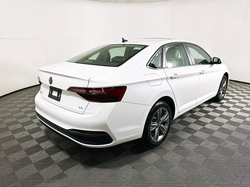 Used 2023 Volkswagen Jetta SE w/ Panoramic Sunroof Package image 3