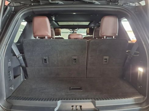 Used 2022 Ford Expedition Limited image 6