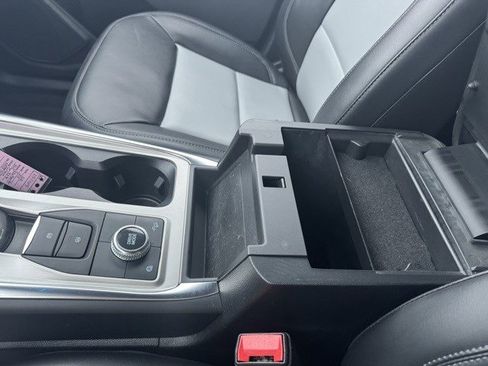 Used 2022 Ford Explorer XLT w/ Equipment Group 202A image 21