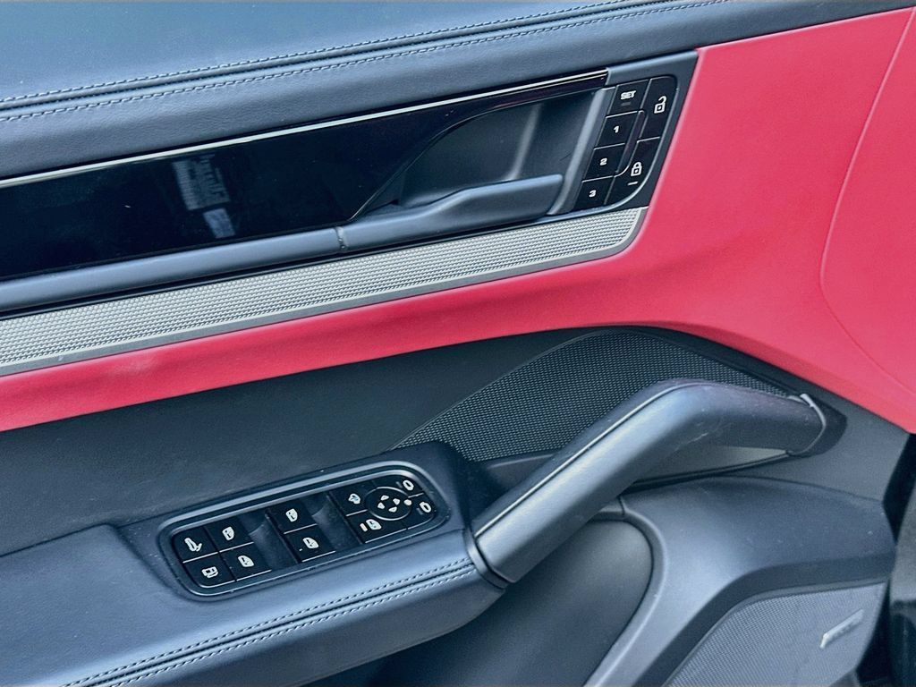 Certified 2026 Porsche Cayenne E-Hybrid AWD/4WD image 18