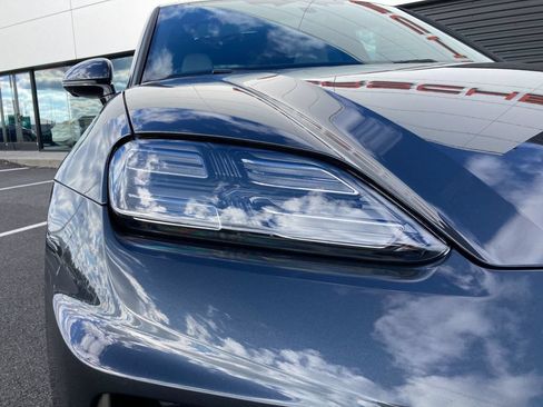 Used 2025 Porsche Macan Turbo Electric AWD/4WD image 32