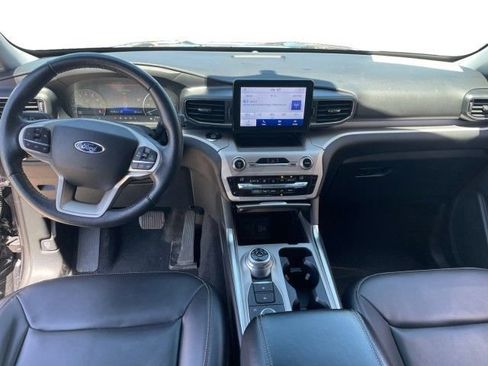 Used 2021 Ford Explorer XLT w/ Equipment Group 202A AWD/4WD image 4
